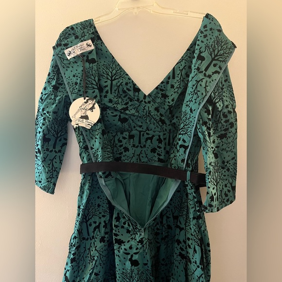 Hell Bunny Vixen plus 2XL green light velvet swing dress. 3/4 sleeves belt - Picture 9 of 14